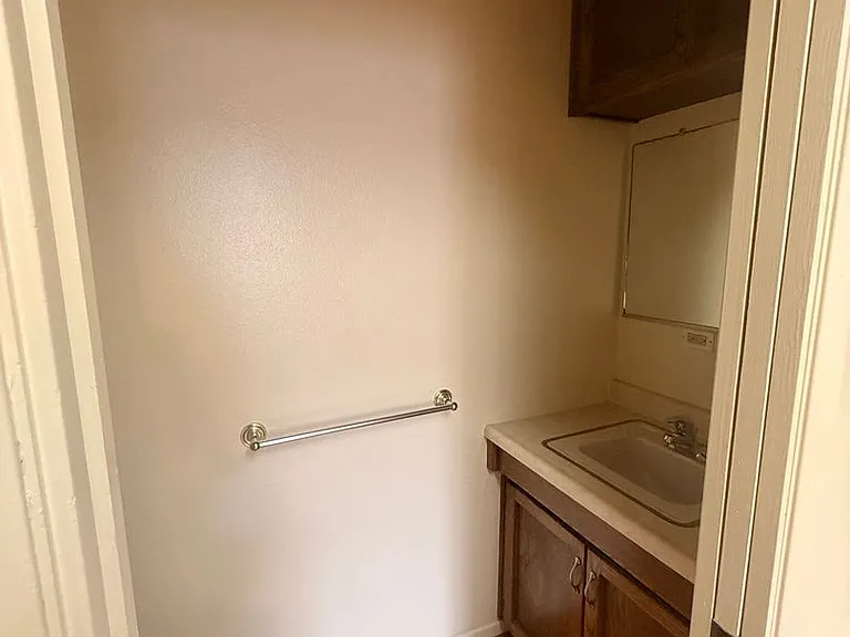 509 N F St — Photo 6