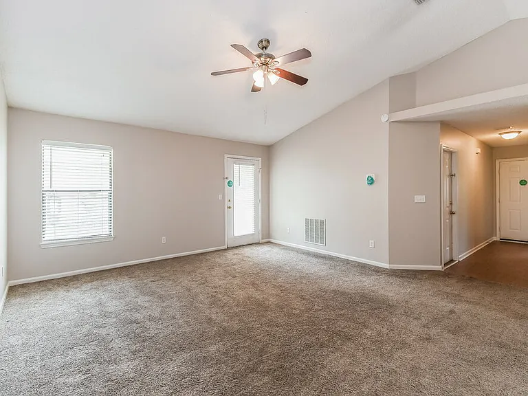 4323 Hanging Moss Dr — Photo 6