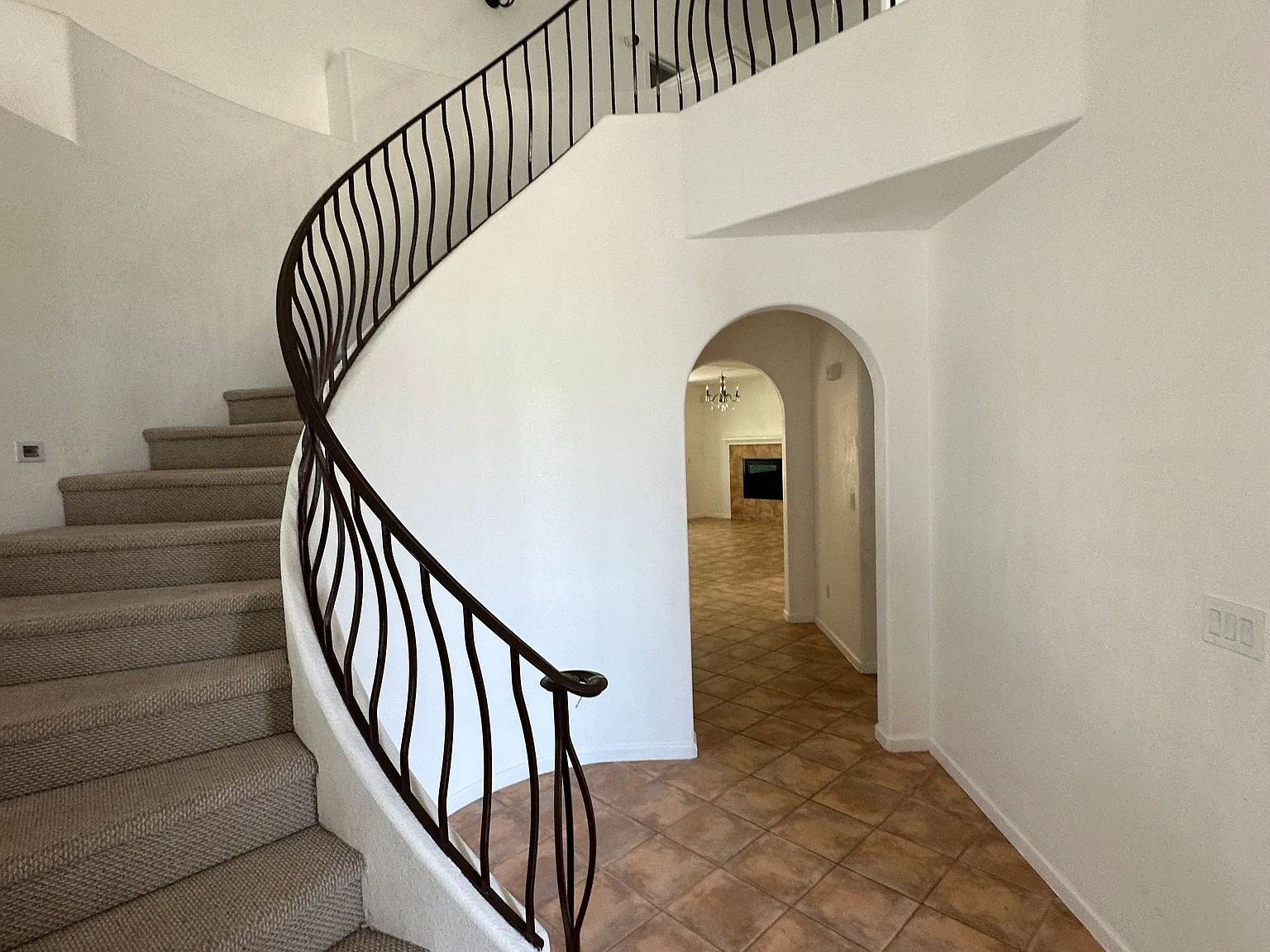 5 bed, 3403 sqft, $4,950 — Photo 2