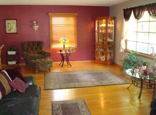 5441 Laura Ln, Greendale, WI 53129