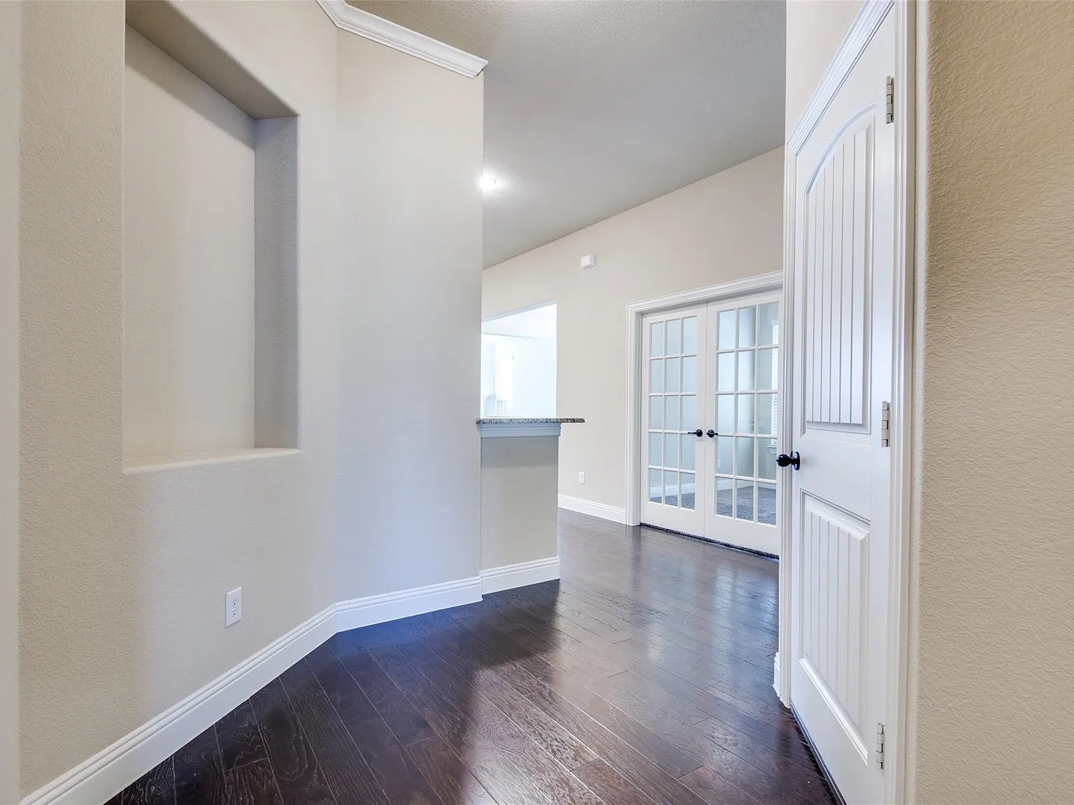 3 bed, 2058 sqft, $2,650 — Photo 4