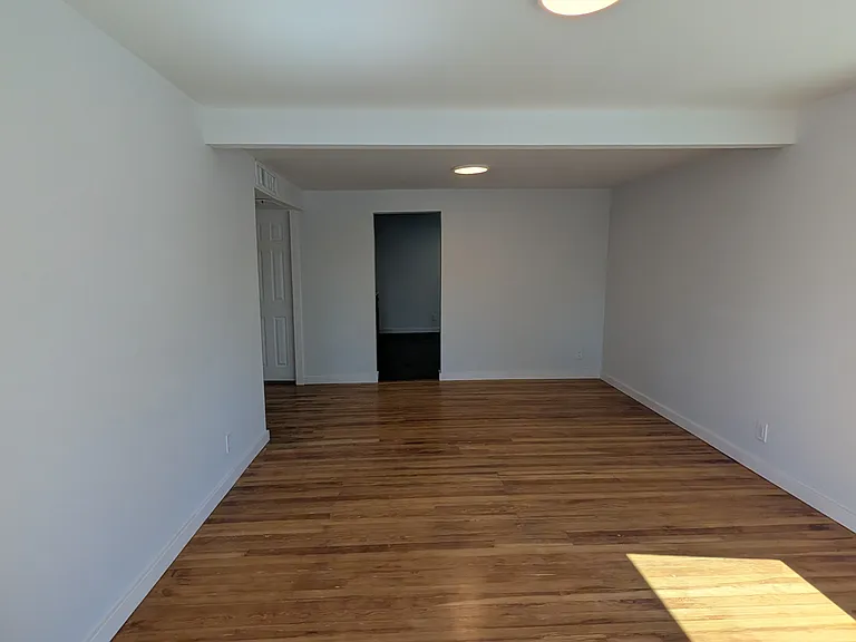 1406 W Vogel Ave — Photo 9