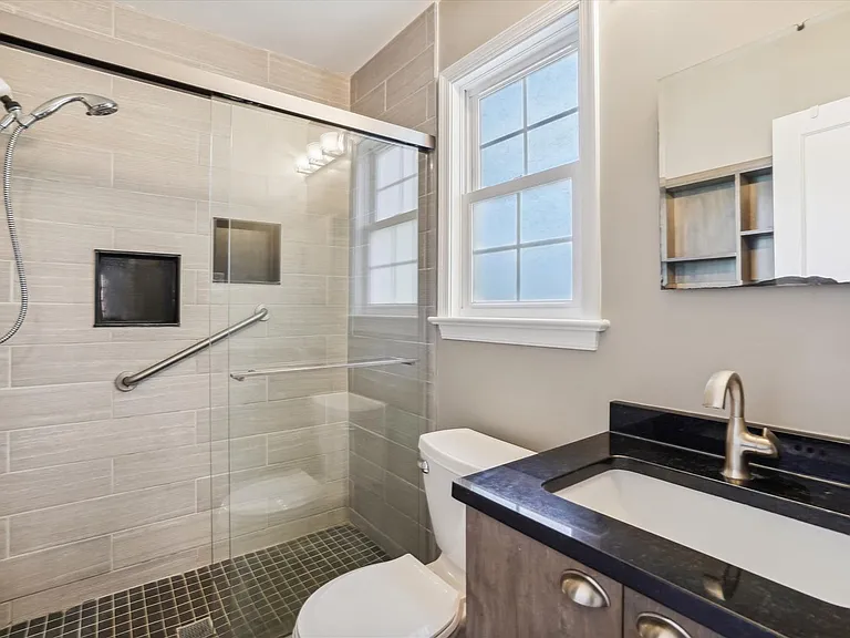 5212 Augusta St — Photo 16