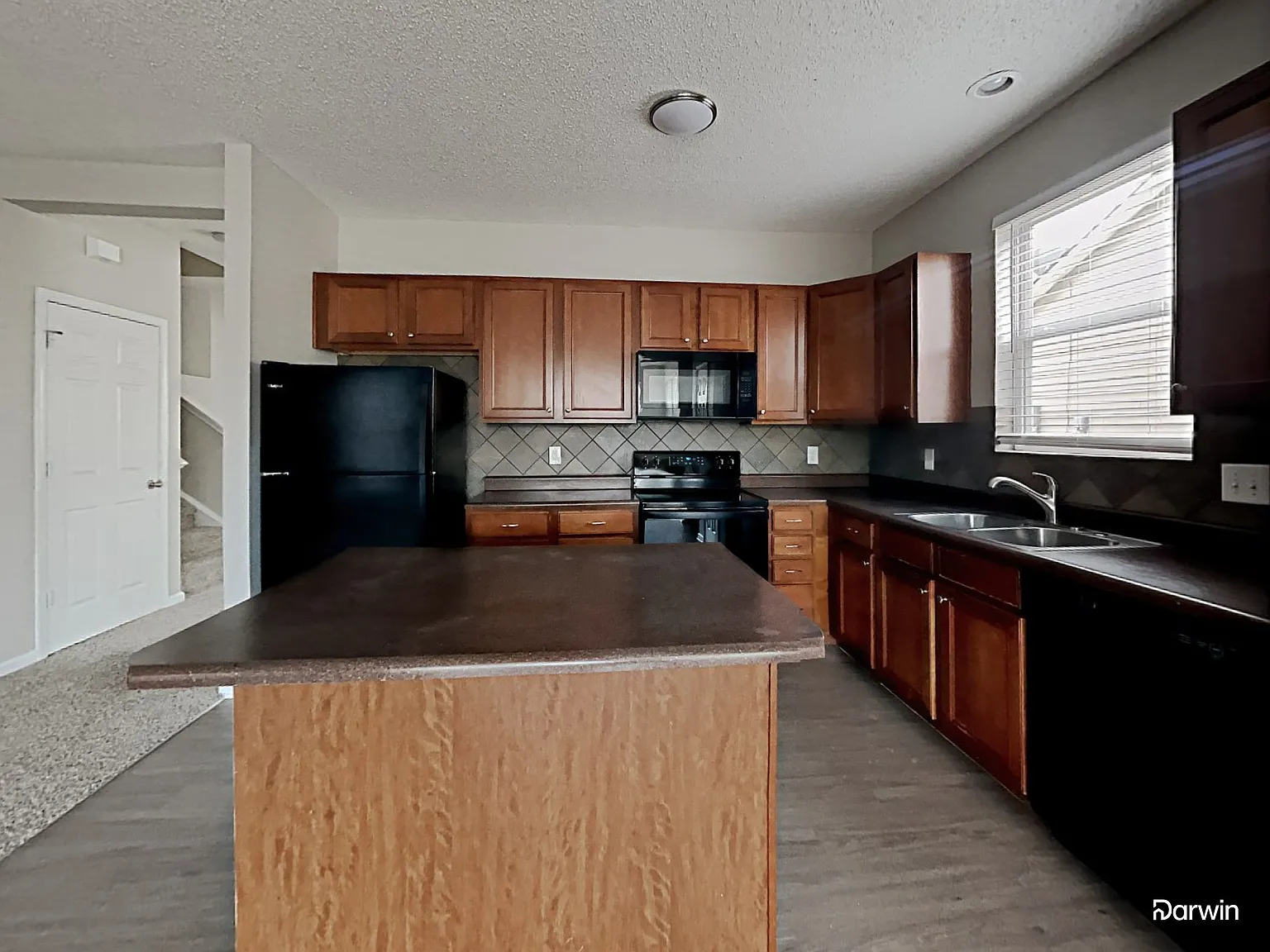 6 bed, 3.0 bath, 3276 sqft, $2,480 — Photo 4