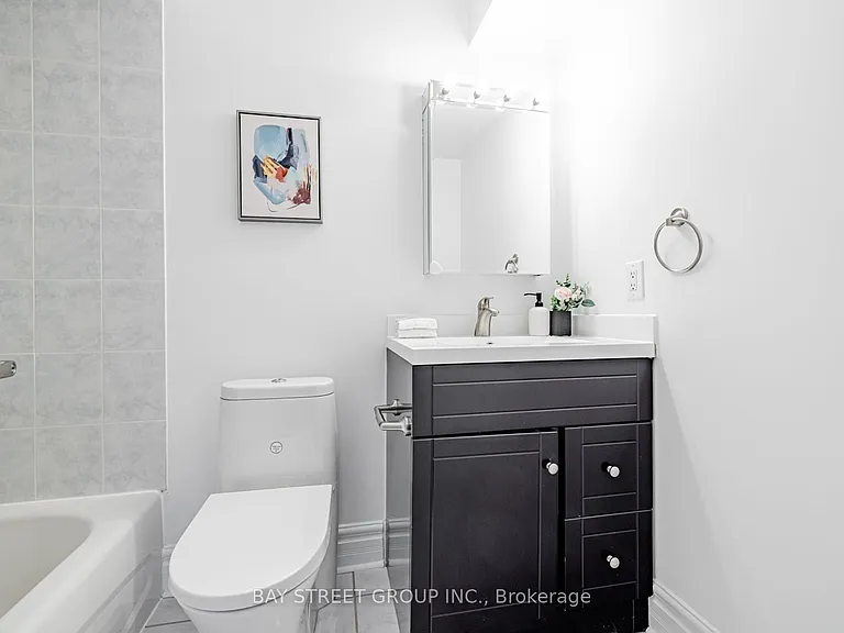 35 William Poole Way — Photo 26