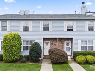 9 Peachtree Ln, Jamesburg, NJ