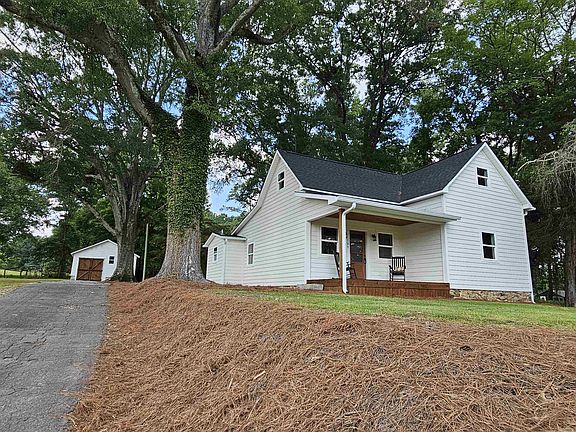 2nd image of 105 Convent Rd NE