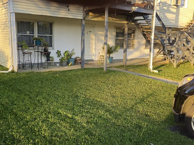 190 Lovers Ln #YOUR RENTAL — Photo 2
