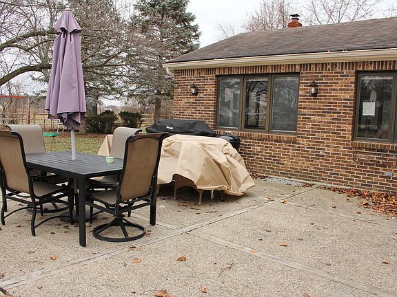 3rd image of 25908 Cherbourg Ln
