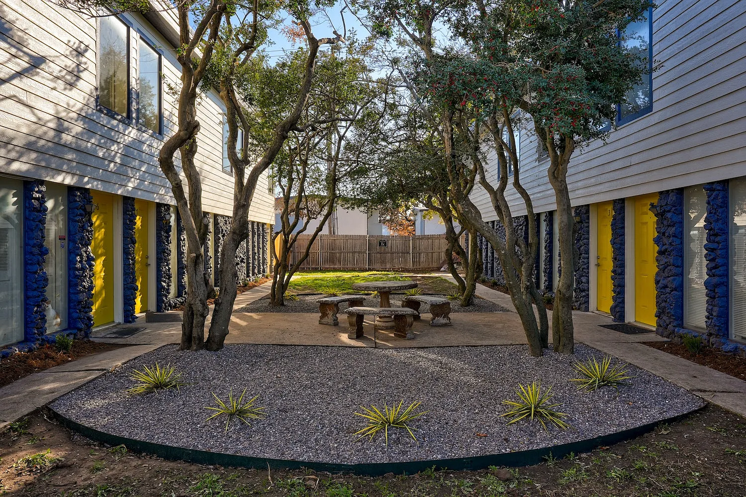 1 bed, 1.5 bath, 998 sqft, $1,100 — Photo 1