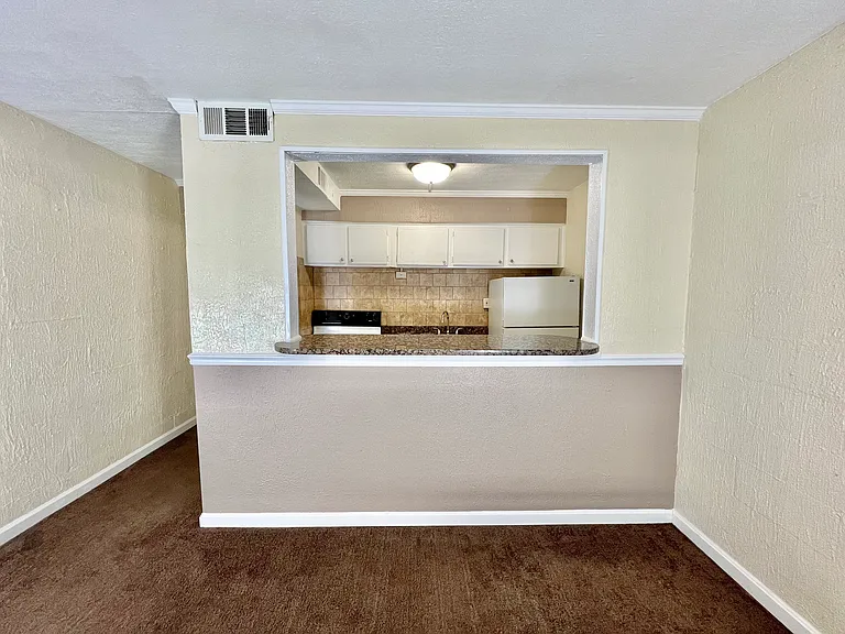 Heather House Apartments — Photo 43