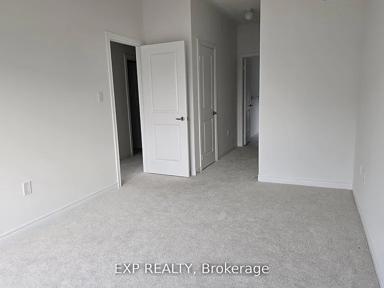 80 Singhampton Rd — Photo 23