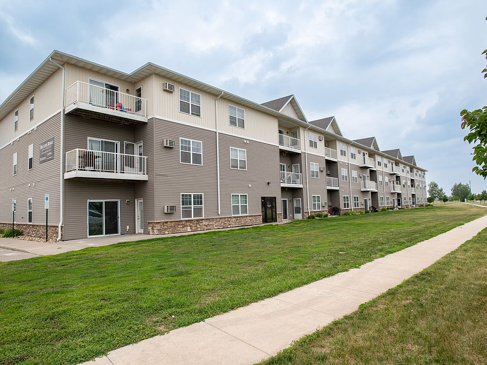 Boulder Ridge Apartment Building