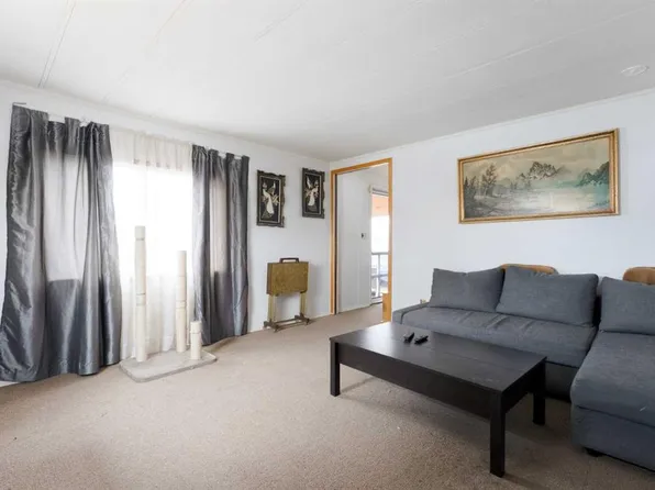 6220 17th Ave SE #302, Calgary, AB T2A 7H4