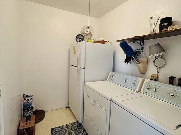 5th image of 2733 Bel Air Dr NE