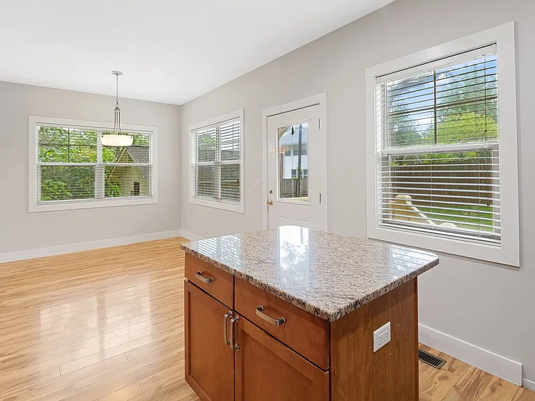 6 Thurland Ave — Photo 10