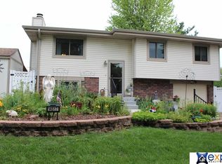 14517 Willow Creek Dr, Omaha, NE 68138
