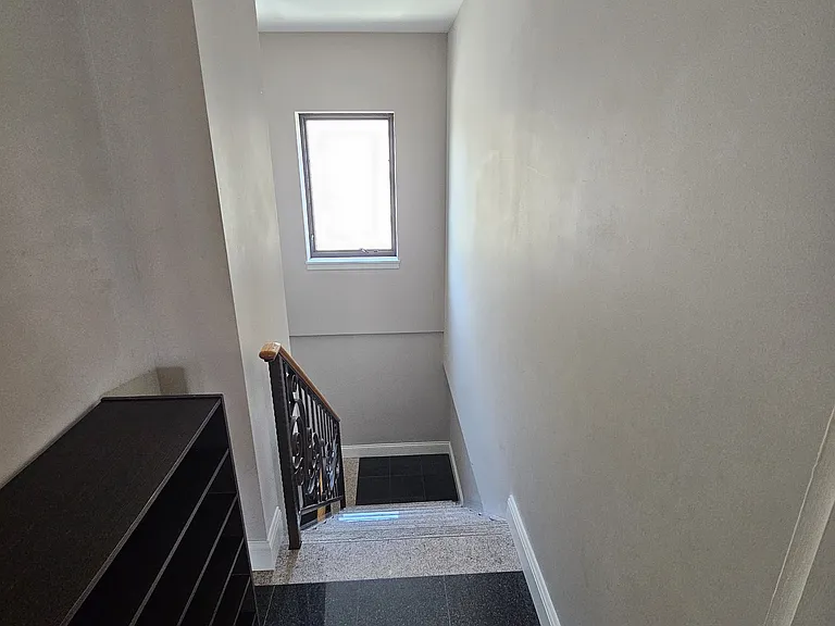 2116 Voorhies Ave #4 — Photo 11
