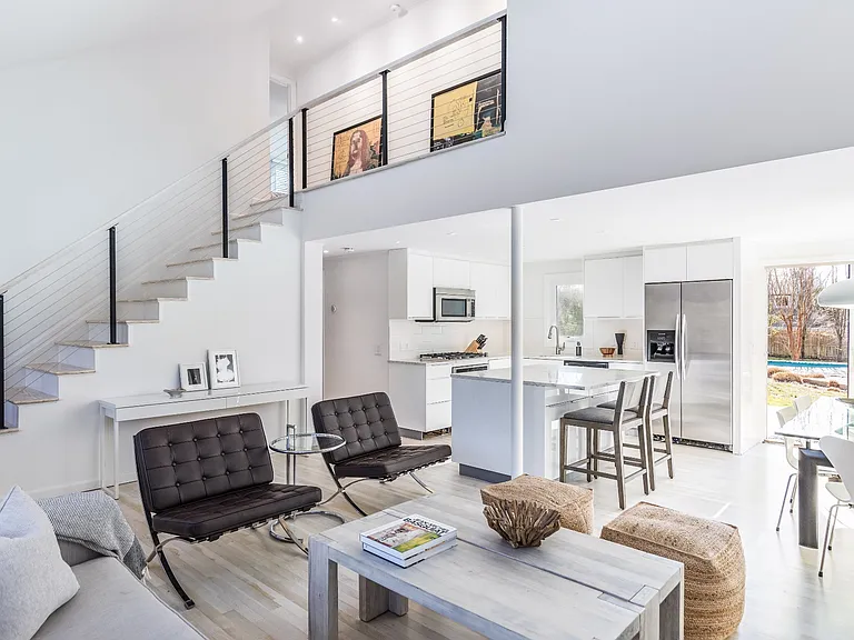 3 Linda Ln — Photo 1