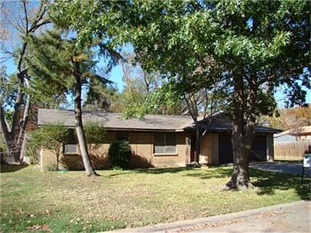 1st image of 802 Lynn Ct
