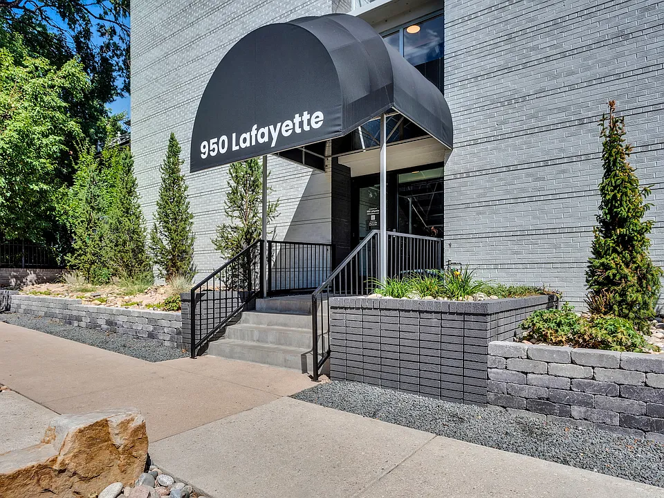 950 Lafayette