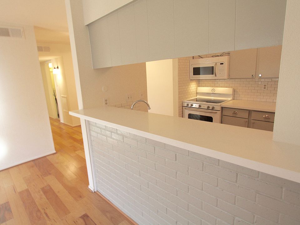 Open Plan Dining room, Kitchen / Living room separated by co