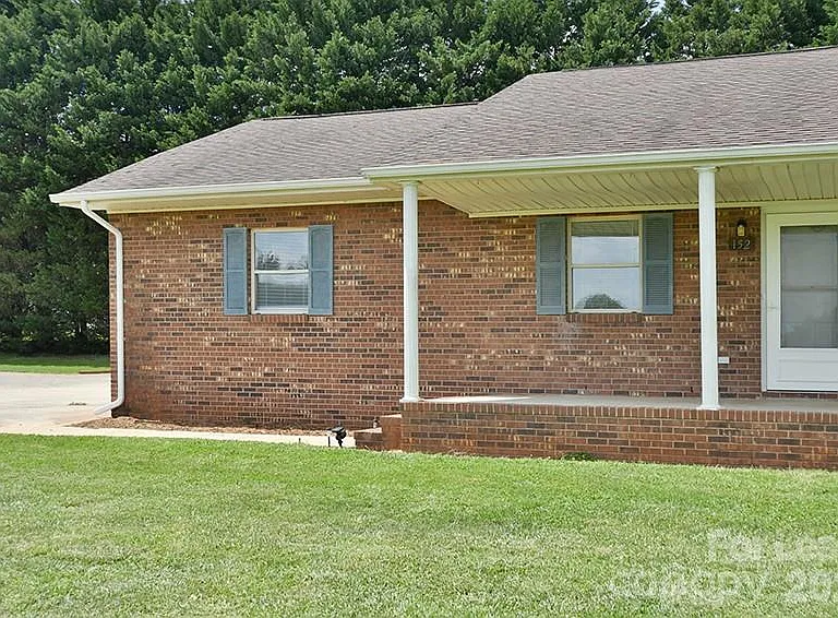 152 Glen Gar Dr — Photo 1