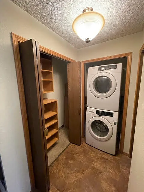 2100 Minerva Way — Photo 4