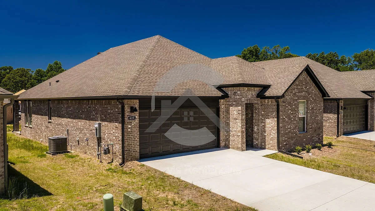 Building Photo - 623 Riley Ln