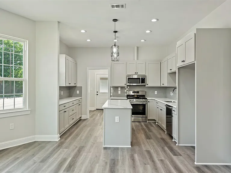 502 S Clinton Ave — Photo 7