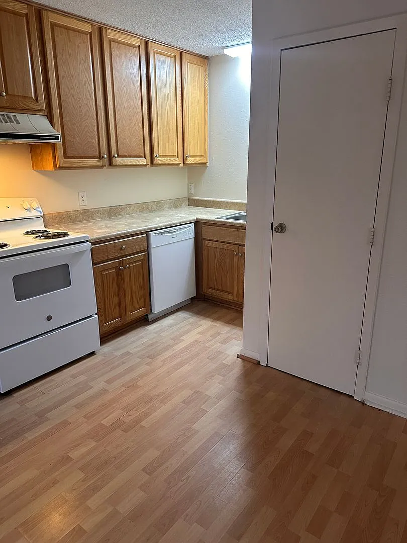 MER-Teresa Village Apartments — Photo 4