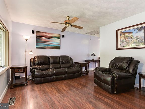 3rd image of 1051 Genine Dr