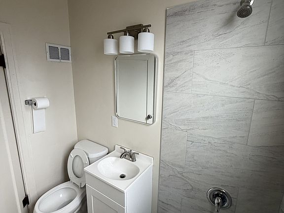 3rd image of 104 12th St #3