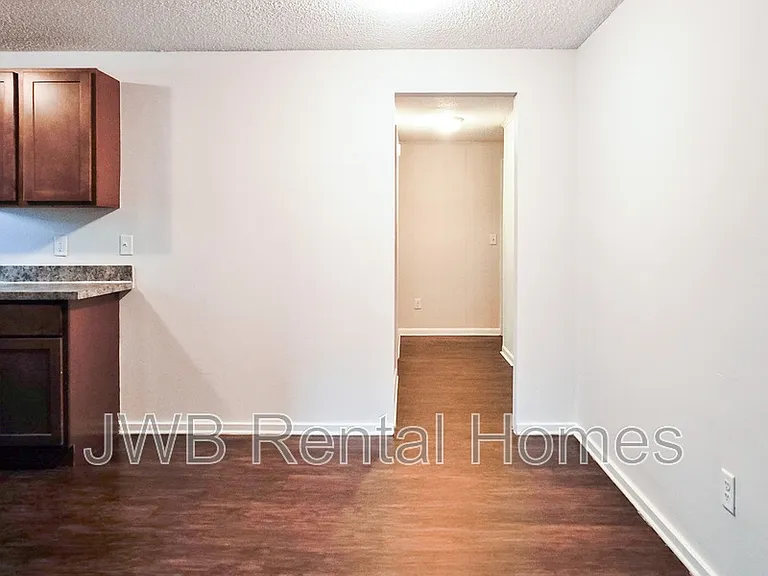 1327 Eagle Cove Rd — Photo 4