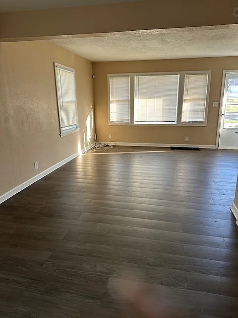 2 bed, 980 sqft, $1,100 — Photo 1
