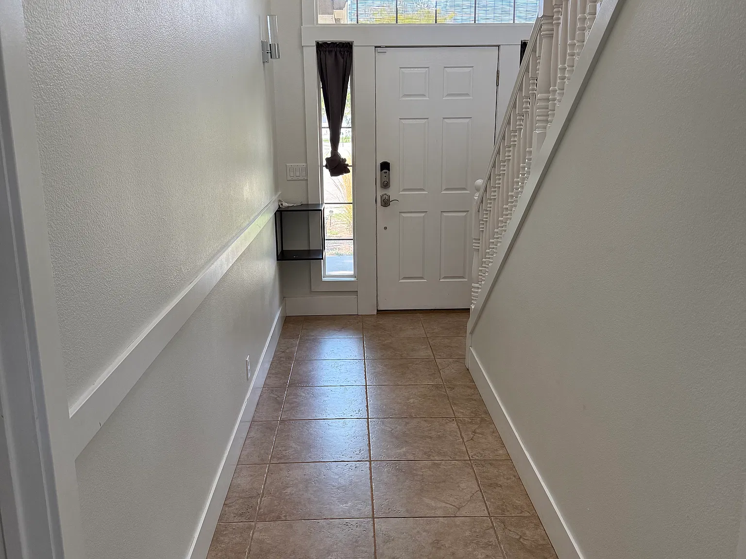 5 bed, 2.5 bath, 2395 sqft, $3,100 — Photo 3