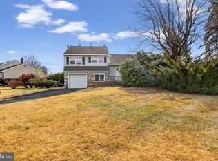 1054 Riviera Rd, Warminster, PA 18974