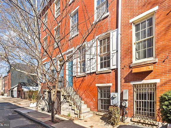 2nd image of 1923 Waverly St