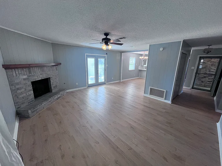 113 Cornwall Ct — Photo 13