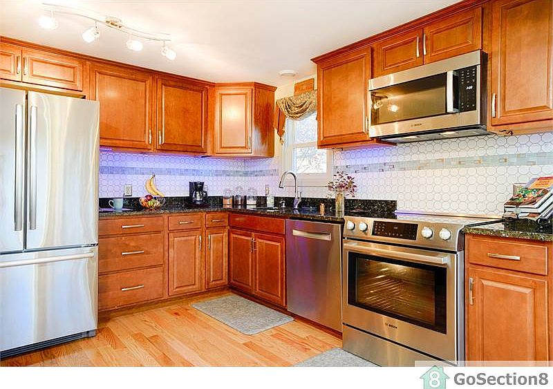 1st image of 642 Canterbury St #642