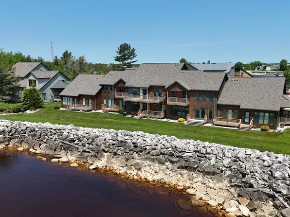 396 Harbor View Dr APT 8, Manistique, MI 49854