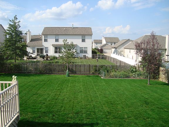 Huge Backyard w/Garden