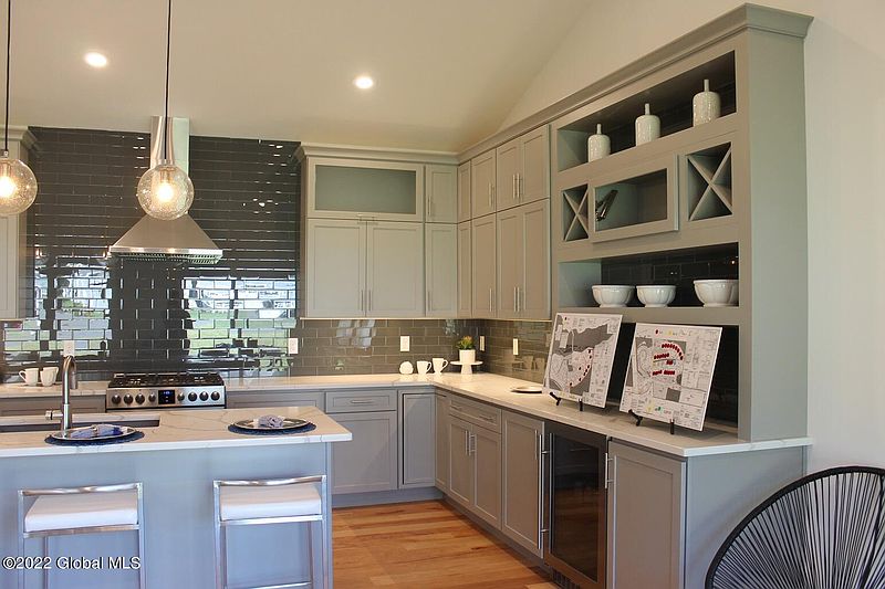5th image of 30 Hill Crest Lane #10