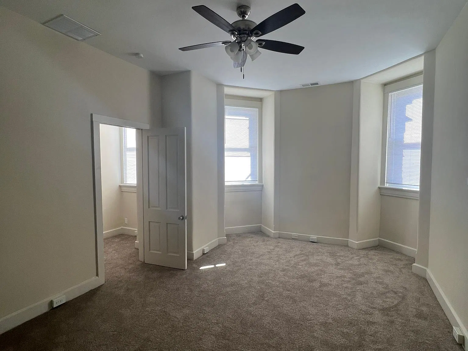 3 bed, $2,400 — Photo 2