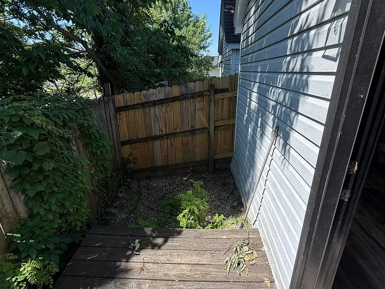 246 Warnock St — Photo 16