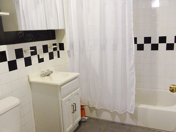 4th image of 59 Scholes St APT B5