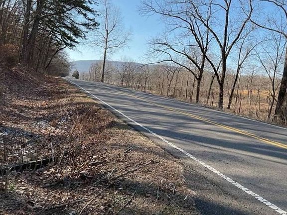 Exterior Neighborhood (street photo)