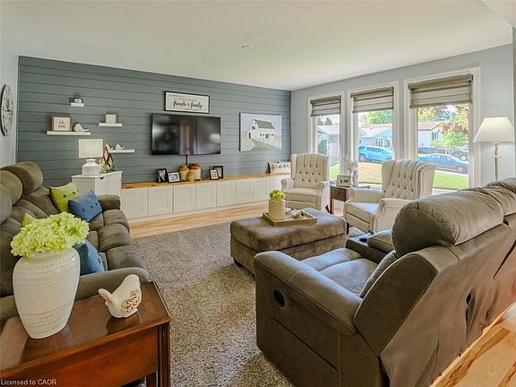 3rd image of 7 Irving Ct