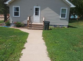 527 S 3rd St, Moville, IA 51039
