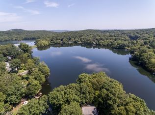 7 S Point Ter, Kinnelon, NJ 07405